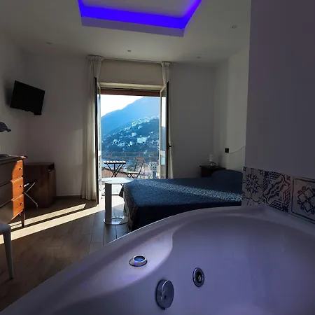Coast 3* Vietri